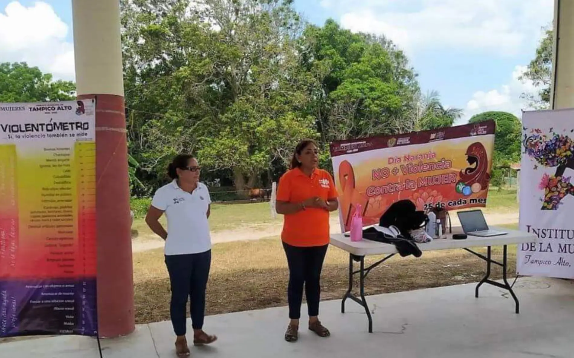 Enseñan a mujeres de Tampico Alto a crear repelente contra insectos